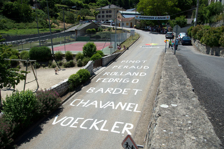 Tour de France Graffiti - HeadStuff.org