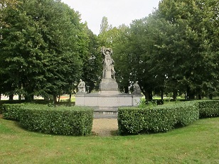  A monument at Lycée Militaire de Saint-Cyr - headstuff.org