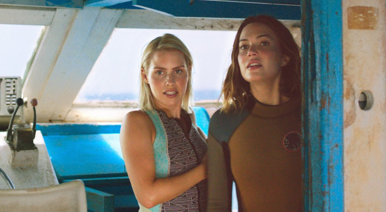 Mandy Moore and Claire Holt in 47 Meters Down. - HeadStuff.org