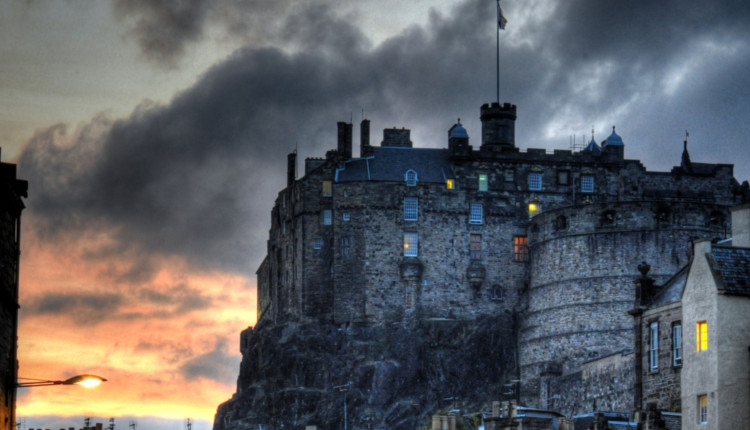 Edinburgh Castle - HeadStuff.org