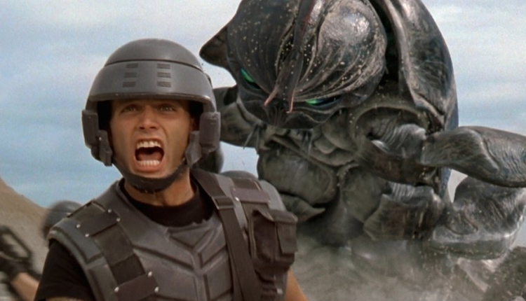 Johnny Rico meets a bug in Starship Troopers. - headStuff.org