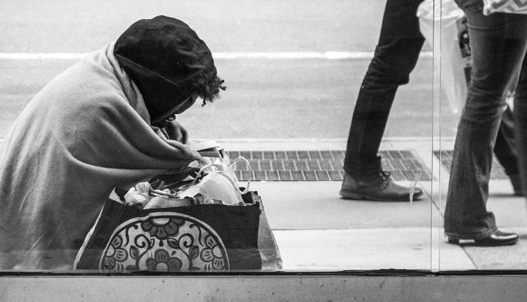 Woman and Poverty - HeadStuff.org