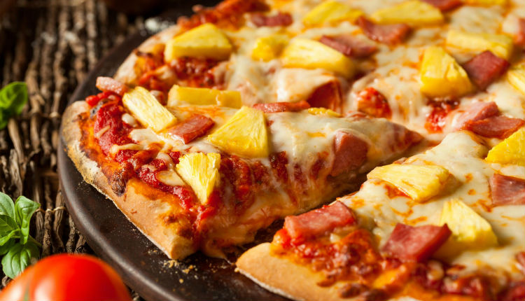 Should You Put Pineapple On Pizza? - HeadStuff.org