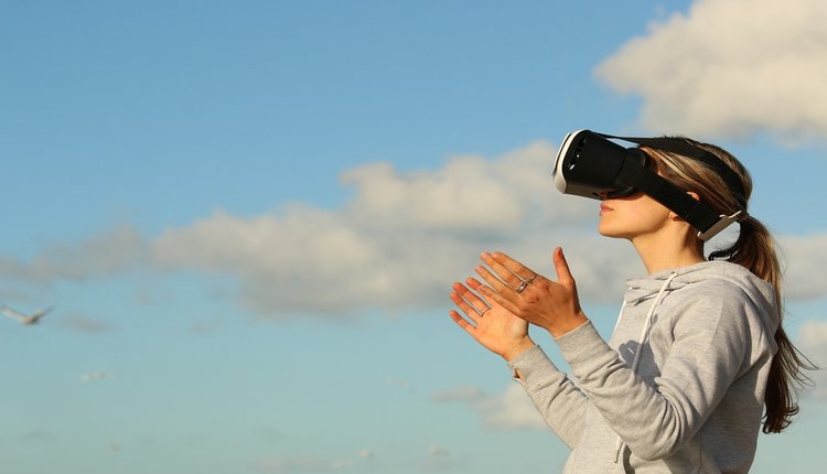 Virtual Reality - HeadStuff.org