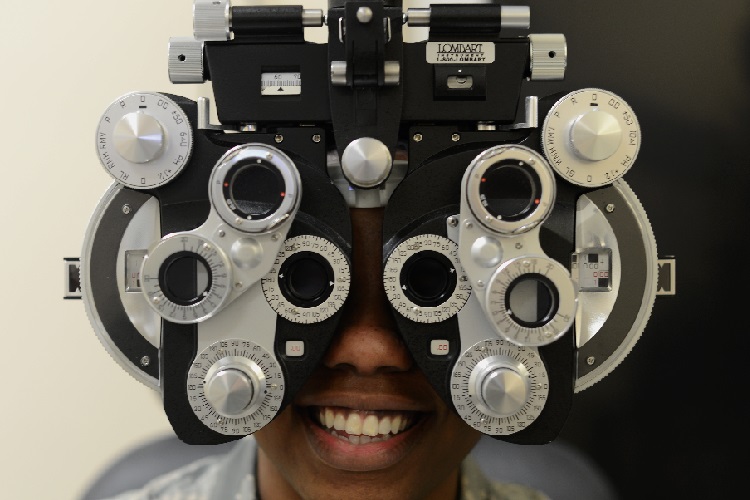 Poor vision eye test | HeadStuff.org