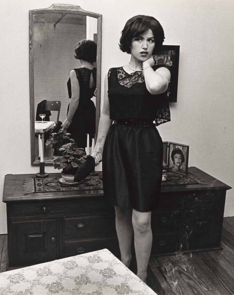 cindy sherman self portrait black and white