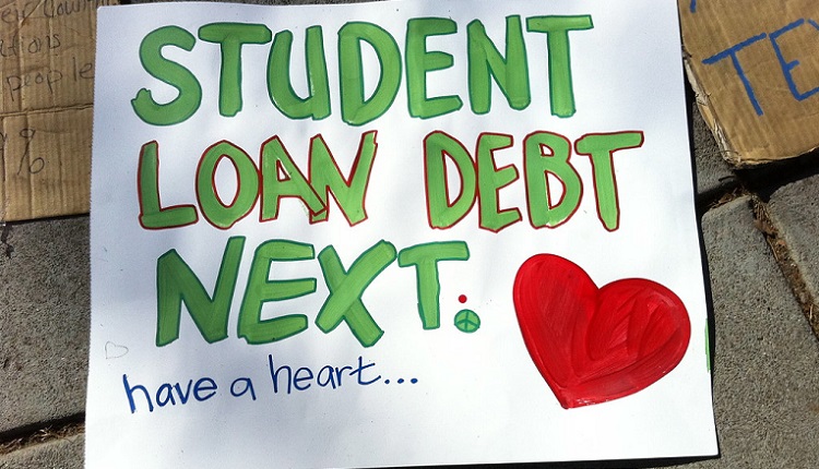 Student loan debt | HeadStuff.org